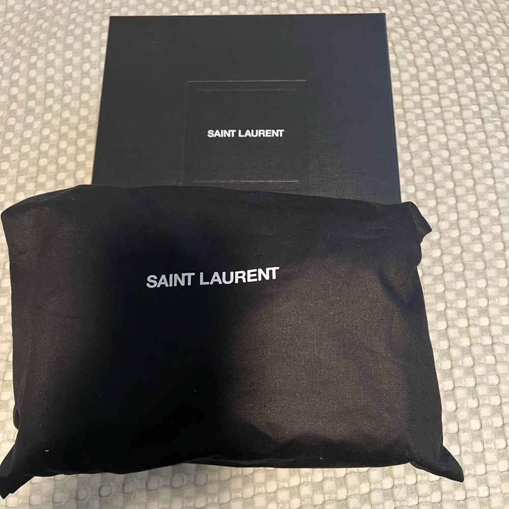 Authentic Saint Laurent medium quilted bag - Picture 2 of 4